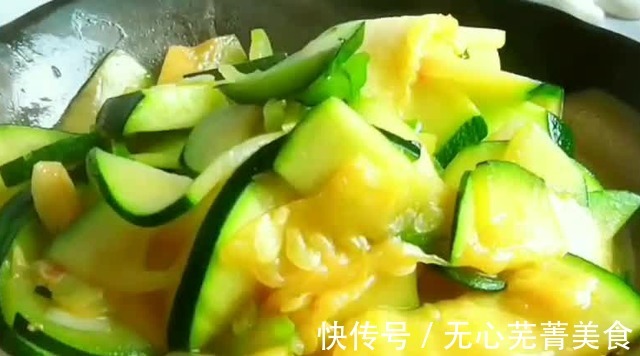 南瓜|黄瓜冬瓜都不如它,简单一炒软嫩可口,清香鲜甜,营养比肉丰富!