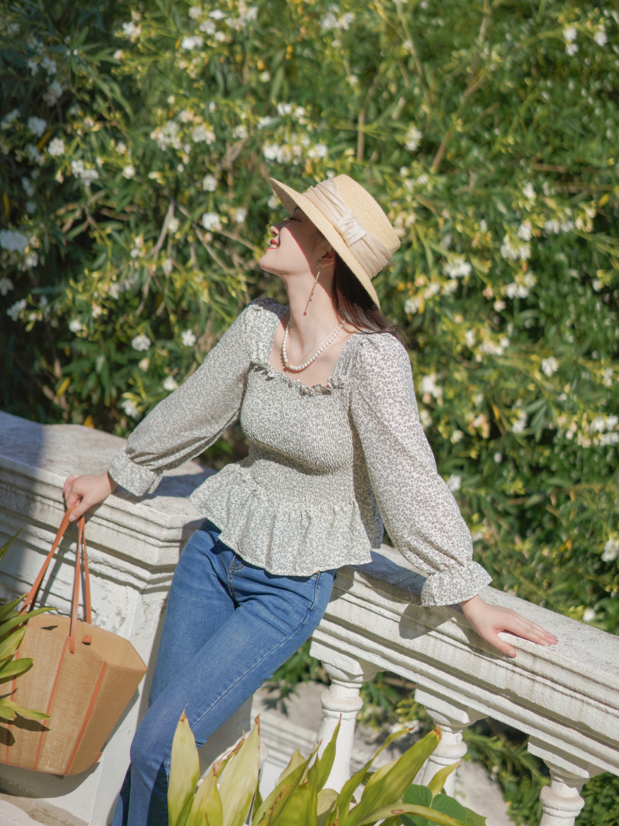 搭配|女神博主的夏季穿搭技巧,碎花上衣搭配牛仔裤高级洋气,显高显瘦