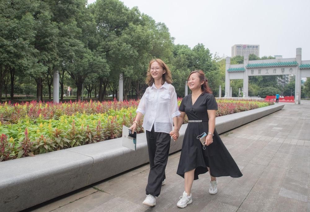 安庆一中|边高考边战胜白血病，这个女孩来武汉大学报到了