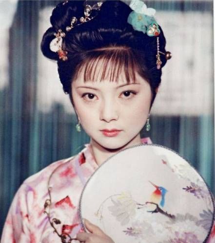 宝玉@《红楼梦》宝钗那些孟浪的举动,其实是她的热毒