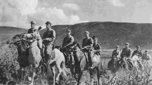 子弹|1969年，怀孕6个月的她勇敢与苏军作战，被子弹打中腹部壮烈牺牲