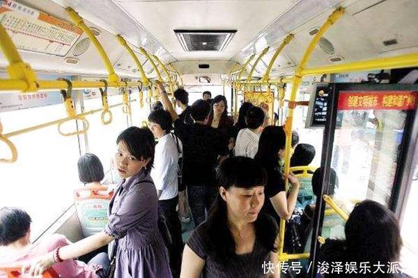 善意|2岁半孩子公交上拉臭臭遭指责,奶奶的做法,让周围人称赞