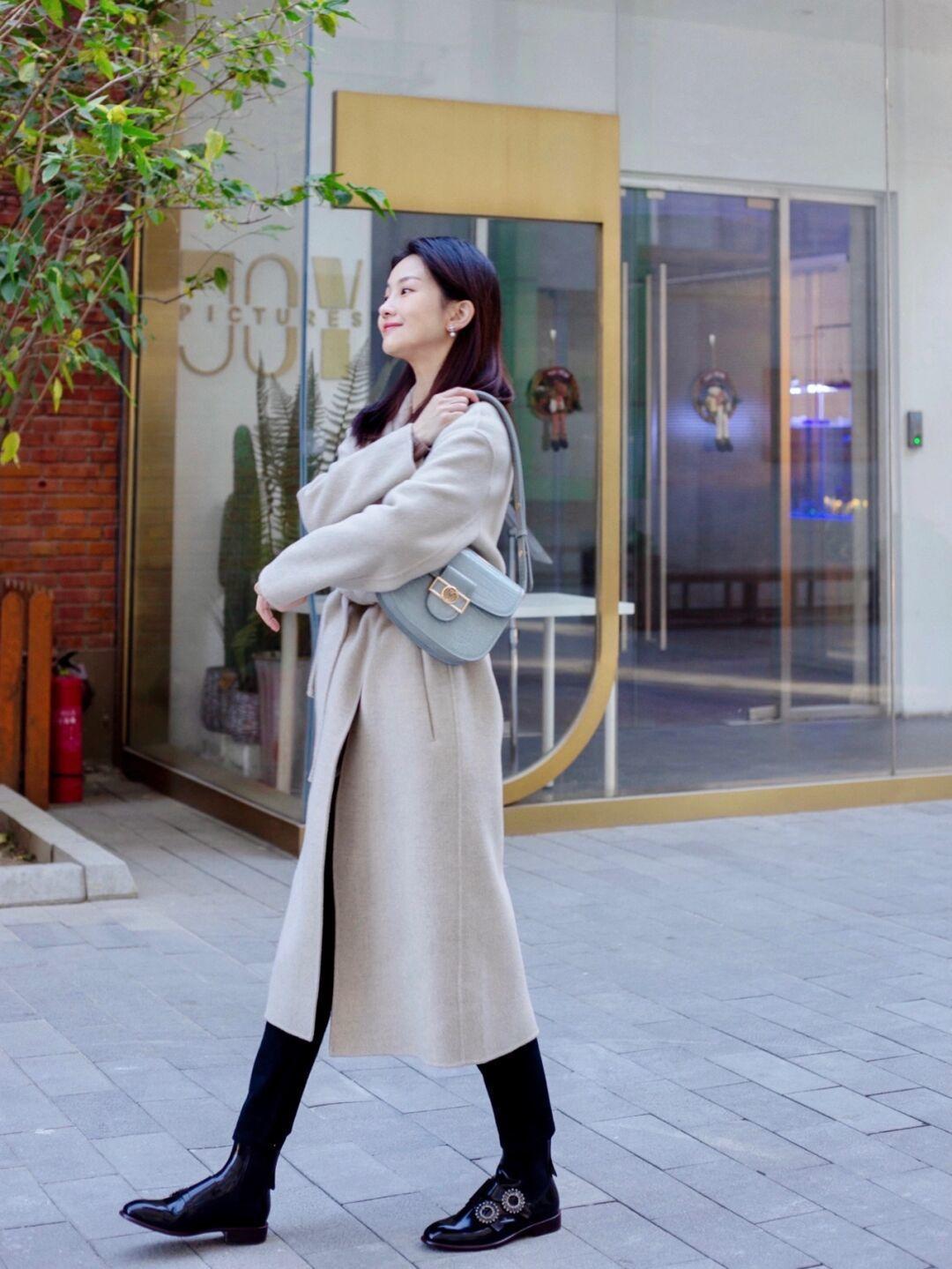 视觉效果 这才是优雅女人该有的“大衣”搭配,超显气质,简约不挑人