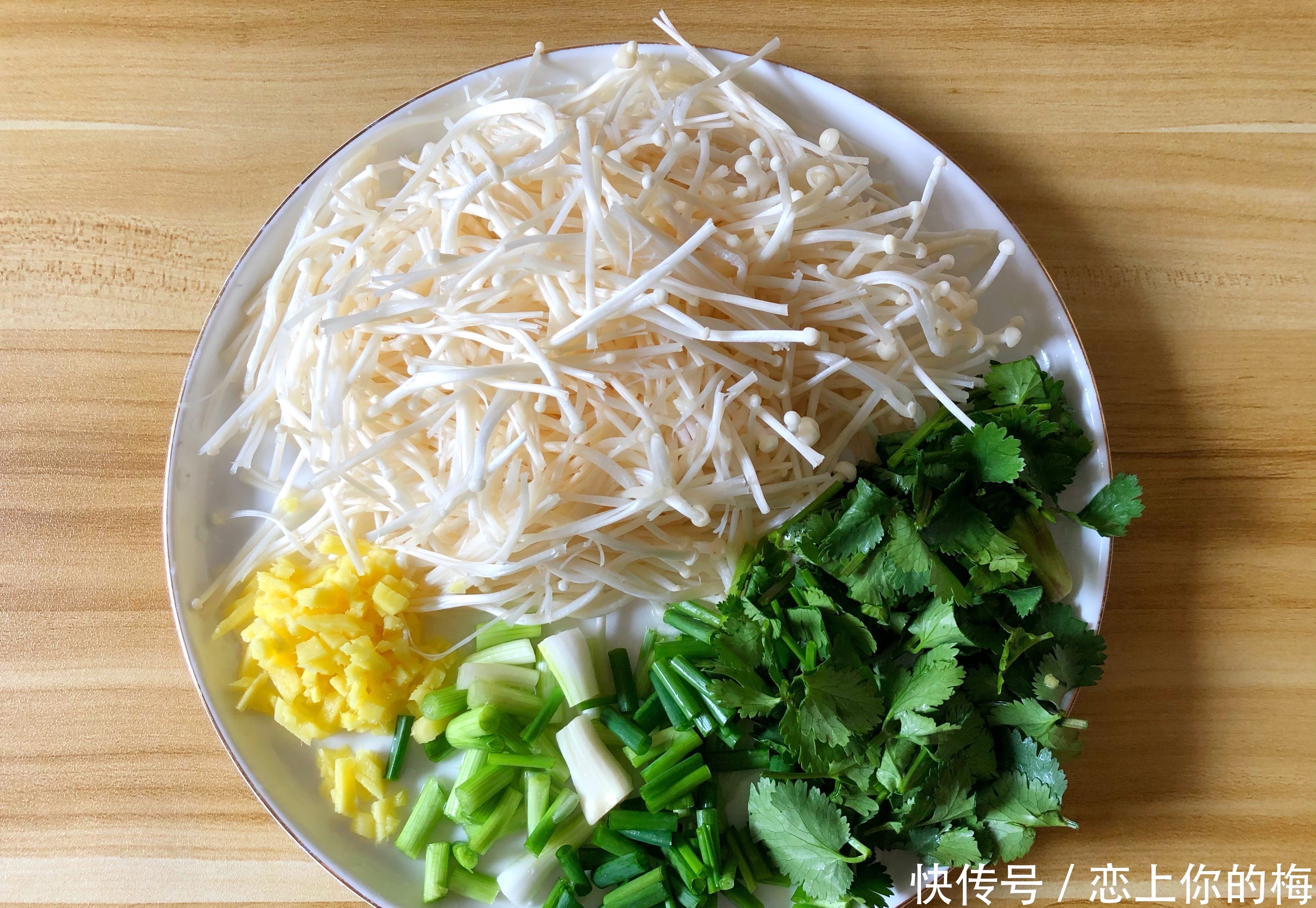  煲汤|用这三种食材一起煲汤，鲜美又补钙，比喝牛奶好，孩子要多喝