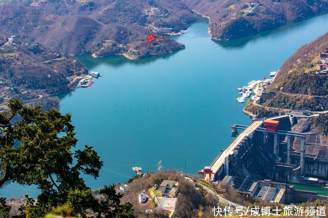 距离安康市区15公里的天柱山，四个优势奠定了旅游名山的地位