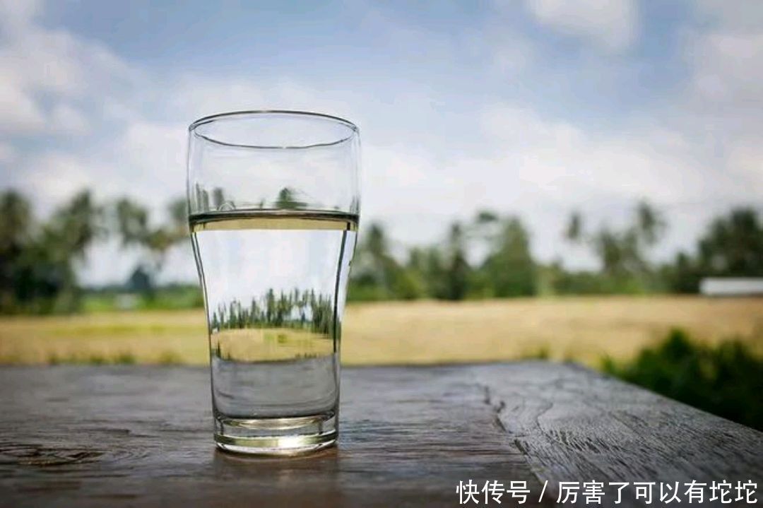 营养物质|胆固醇过高容易得脑梗?尽量少吃这5种食物，或许能慢慢降血脂