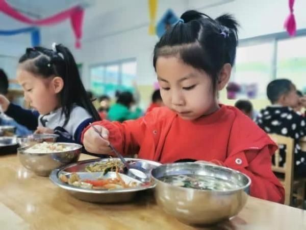 放学|孩子放学后有这三种表现,暗示在幼儿园过得不开心,宝妈要重视