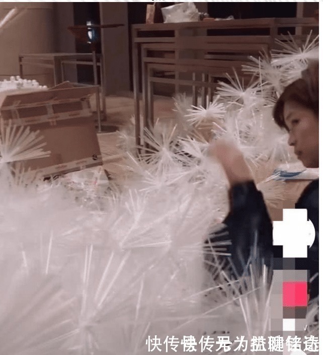 婚礼现场塞满“廉价塑料”遭嫌, 开灯后惊现“冰雪奇缘”幻境!