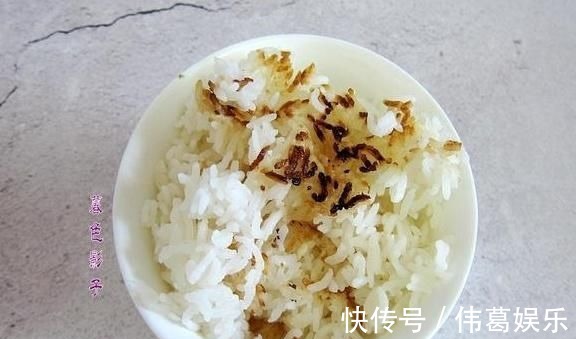 老两口的简餐，荤素巧搭配，吃到撑得慌，网友；怎么连皮都吃了