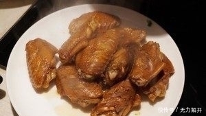 非常简单的一道荤菜,没有做过菜的人也能学会,好吃不腻