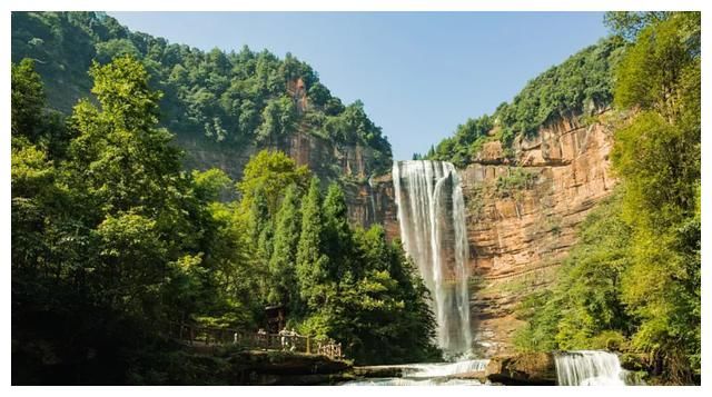 好声音明星学员搭配天眼灯光秀，五一长假开启四面山浪漫之旅