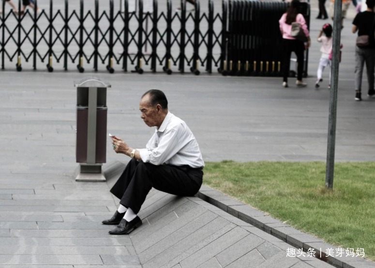 老两口|老了想活得有尊严,3种东西别交给子女,是对自己的人生负责