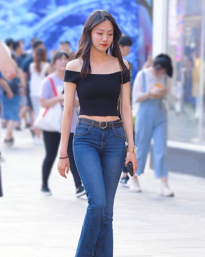 美丽女神 一闪一闪的睫毛，美丽女神虽走简洁路线，却让她拥有特别的韵味