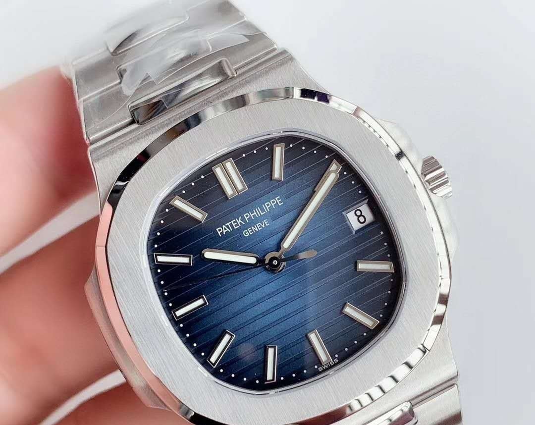 百达翡丽 有点钱的戴劳力士,不差钱的戴百达翡丽,鹦鹉螺你喜欢吗