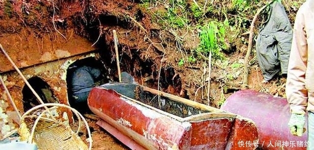 去世|女子难产昏厥,被误认去世入棺下葬,200年后开棺其中景象凄惨
