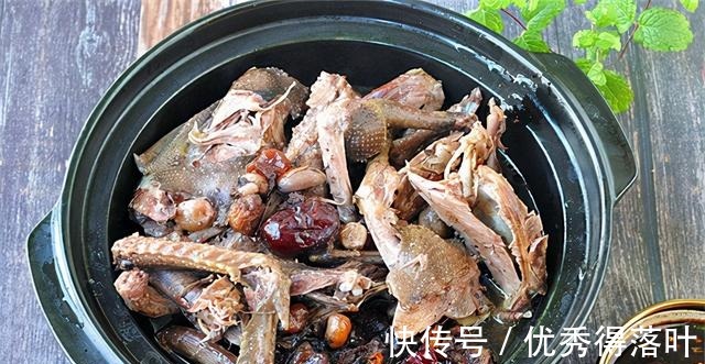 天气寒冷，吃鸽胜过鸡和鸭！上锅一蒸香气四溢，高蛋白好消化！