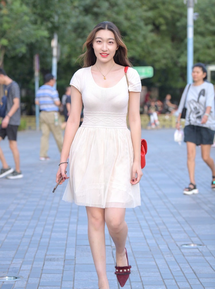 蕾丝 美女的高级感让我自卑,清新又有个性