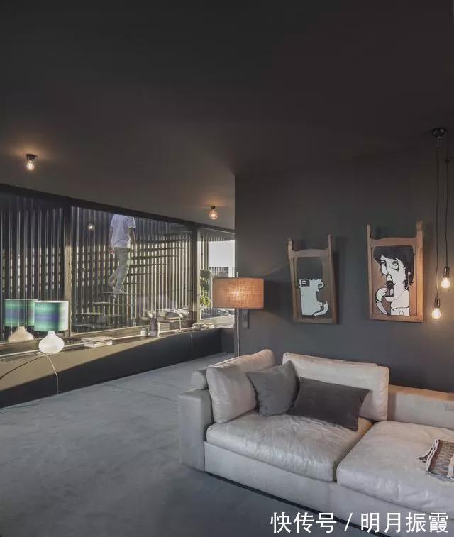 复式公寓|小夫妻搭建120平顶层复式公寓,公用的顶楼装得太漂亮,要拆吗?