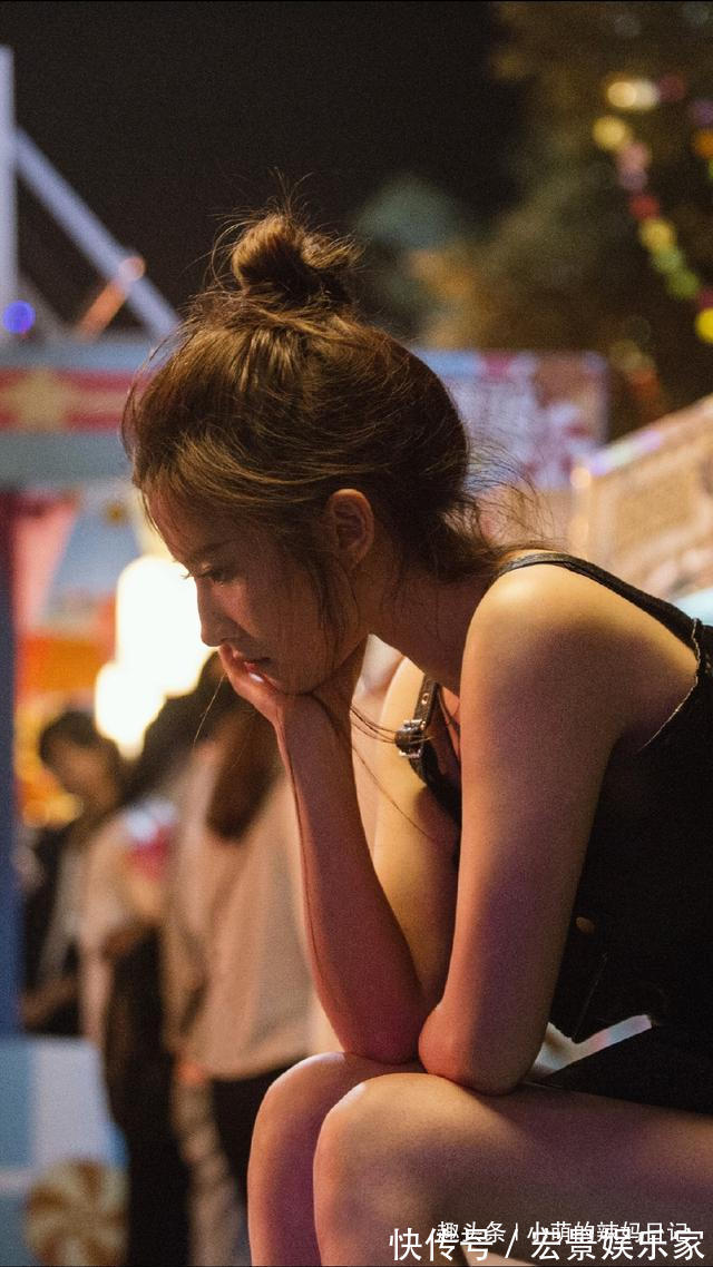 披头散发 女人别再披头散发了,很显老!今年流行这5种发型,减龄显脸小