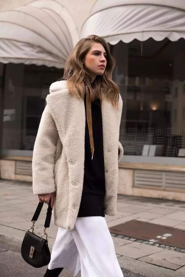 冬天|永远不会过时的内搭—卫衣,你发现了吗?冬天加上这一层太时髦