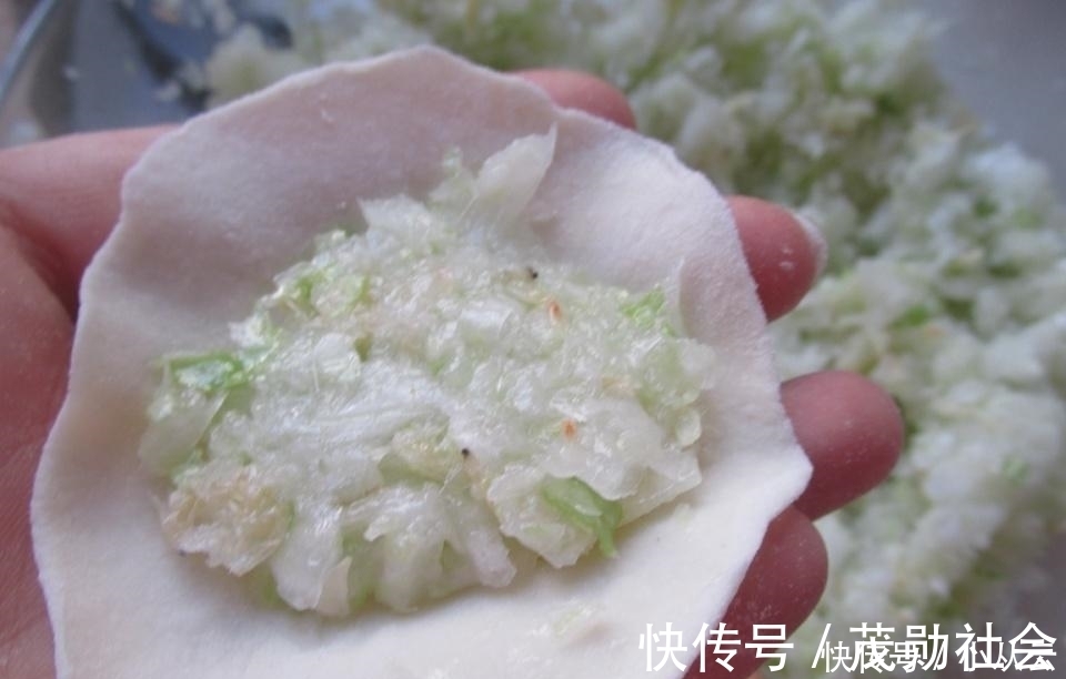 冬天用它包饺子, 比肉馅香100倍, 皮薄馅大1周吃2次, 乳腺不生病
