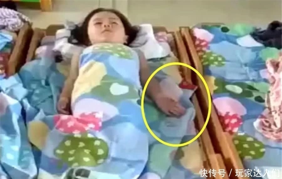 宝宝|女儿在幼儿园午睡,老师发来了视频,妈妈打开手机一看瞬间精神了