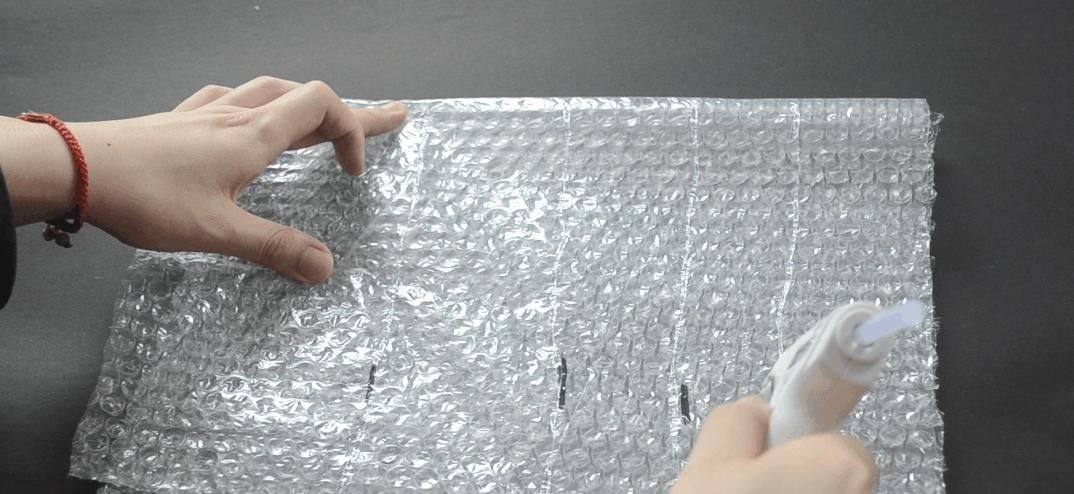 快递箱里的气泡垫别扔了, 没想到它作用这么大, 家家户户用的到