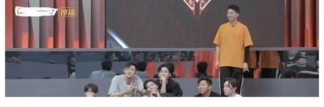 胡海泉|情怀决定观众嗜好!张晋组再机灵,也不敌陈小春的“一杯二锅头”