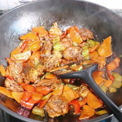 豆瓣酱|#一勺葱伴侣，成就招牌美味#青椒炒鸡腿