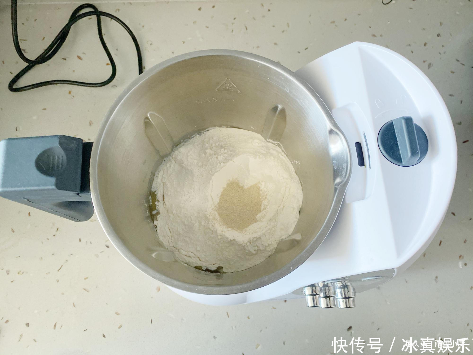 不用1滴水不用泡打粉的安心油条，酥香蓬松，孩子吃更安全