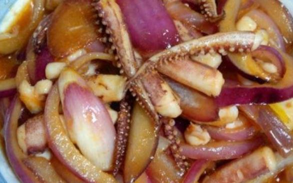 洋葱炒鱿鱼|立冬以后孩子体虚降温脸色差,多吃滋补菜,滑嫩可口强体质