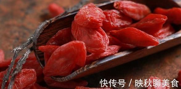 预防脂肪肝|枸杞配“一宝”,半个月下来,色斑淡了,睡眠好了,皮肤白皙红润