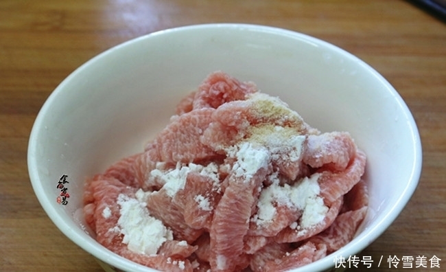 这款家常开胃菜,孩子隔三差五就喊馋,酸甜香酥,连汁都不剩