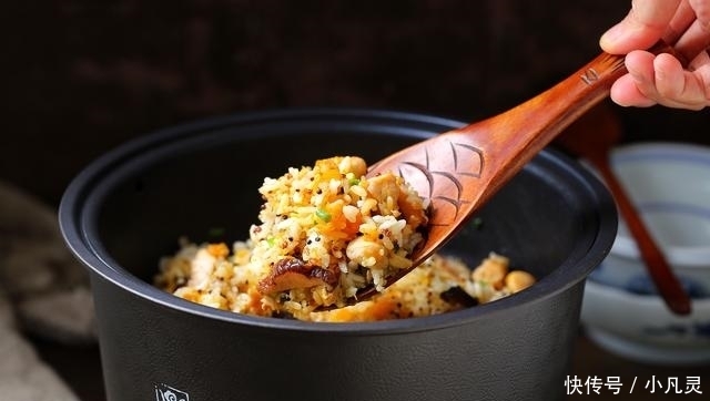 饭菜|懒人米饭做法,饭菜一锅出,营养丰富热量低,减肥期间也能大口吃