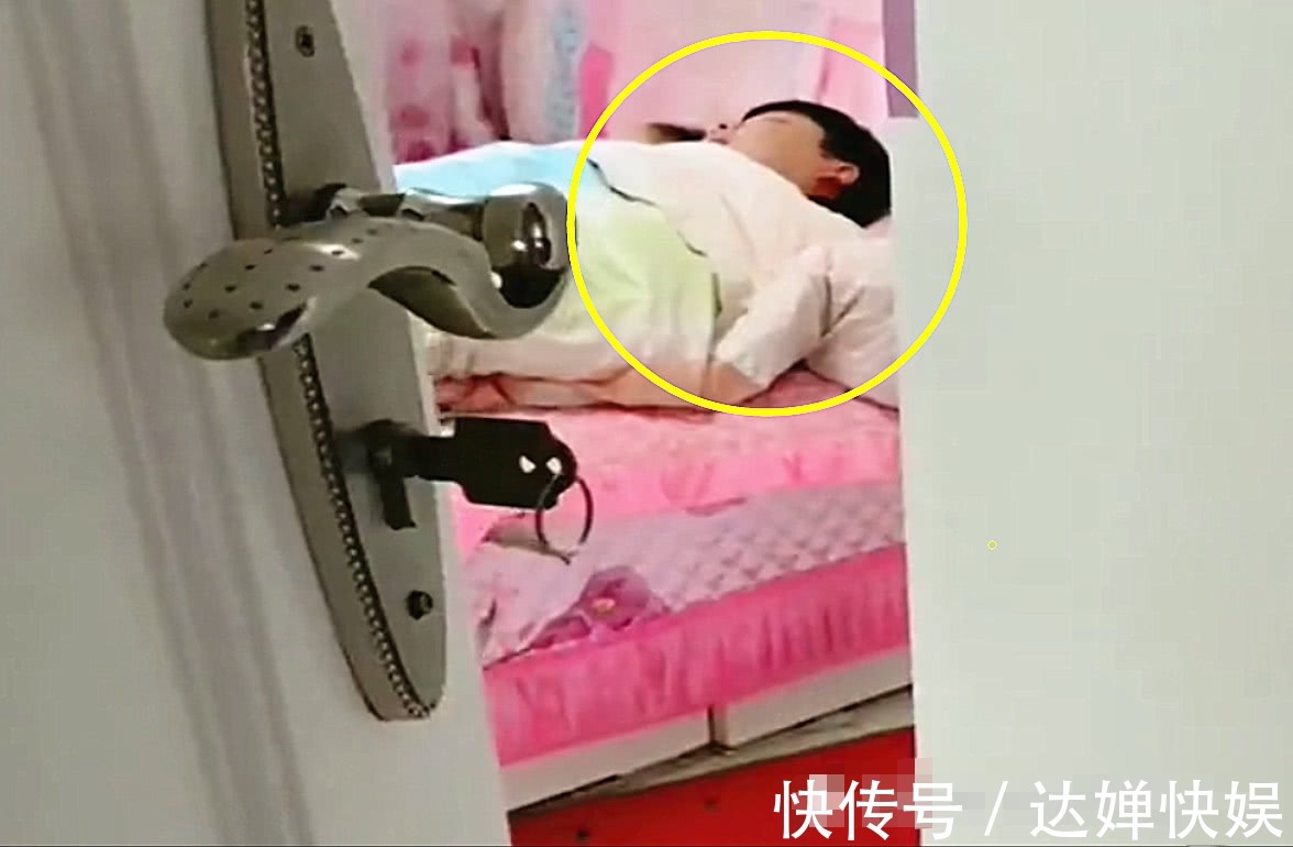 出差|妈妈出差刚回家,开门一瞧,无法淡定,网友亲爹