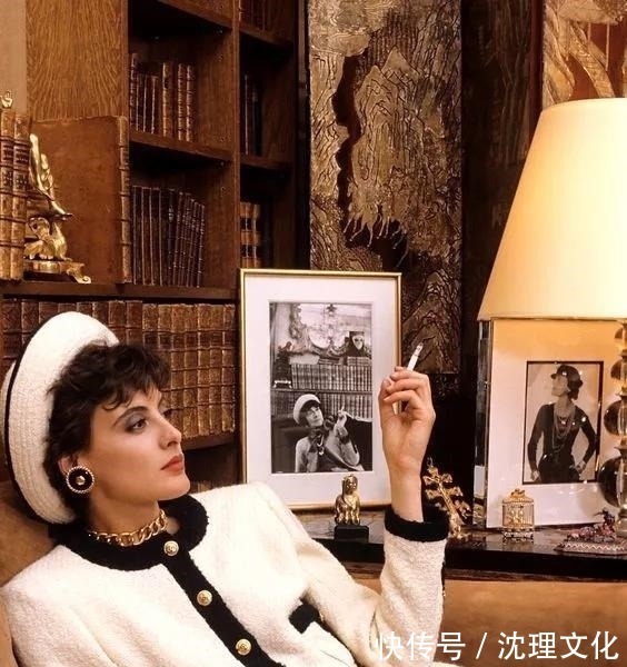 富冈佳子 这才是“黑白配”的穿搭精髓!52岁的富冈佳子,赢得体面优雅