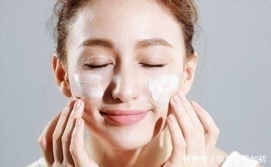 好习惯|每天化妆皮肤还嫩滑的人,一般有4个好习惯,“肤如凝脂”就是你