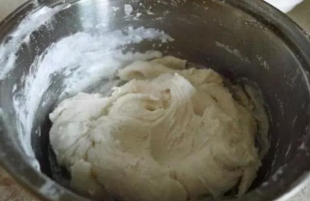 一碗米粉一勺糖，自制香甜可口糯米糕，做法简单，大人孩子吃不够