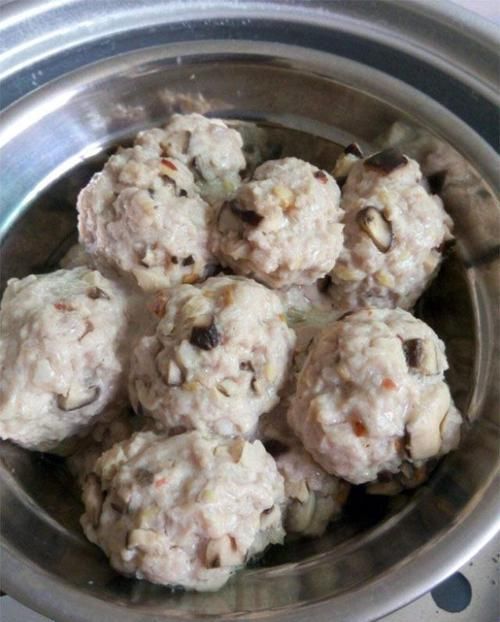 嘌呤含量|尿酸高的人能不能吃肉,该4种吃法,痛风患者也可一饱口福