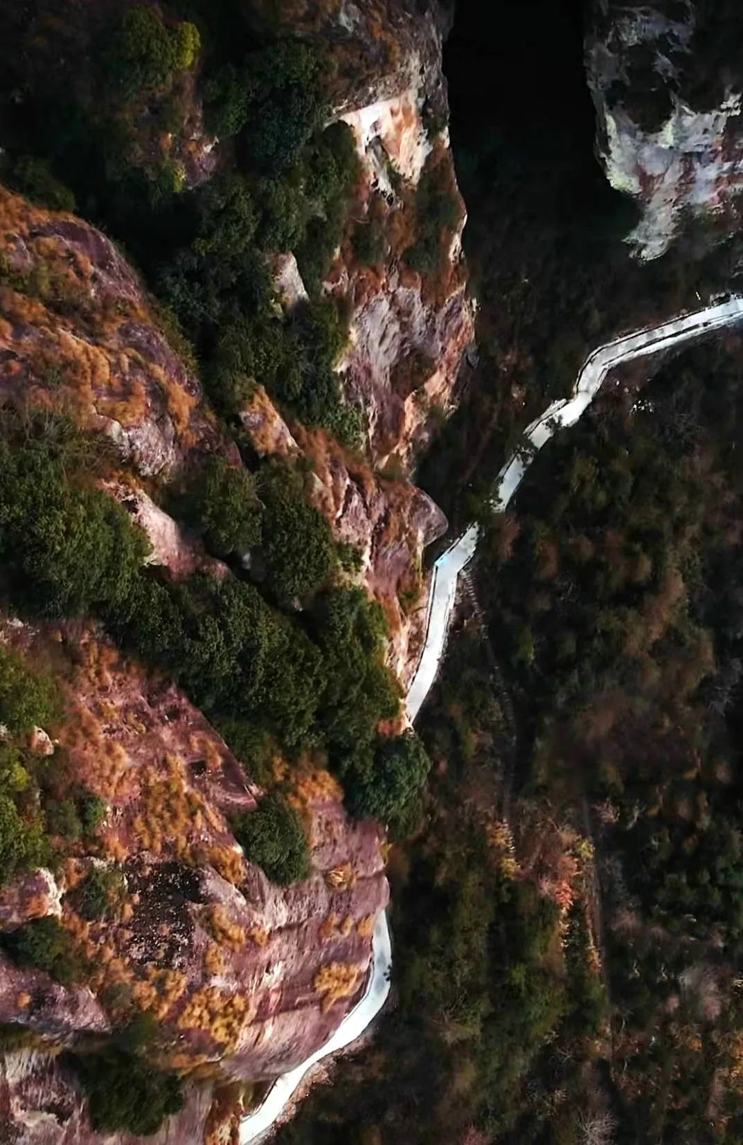 寒山子|十里铁甲龙“活了”! 天台山寒岩明岩景区即将神奇出道!