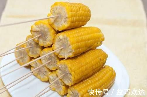 小苏打|煮玉米,只放清水是错的,多放2样东西,玉米香甜软糯,更好吃
