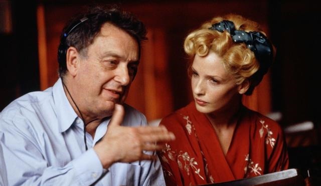 交待|《亨德森夫人的礼物》一个出卖自己同类的女人叛徒的正反两面