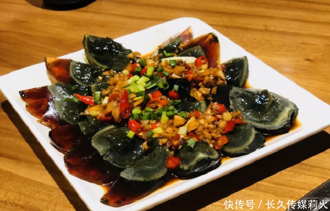 中国人都吃得津津有味,老外们却避之不及,这些美食你都吃过吗?