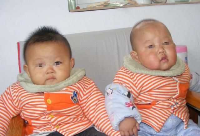 双胞胎|双胞胎越长越不像，宝爸没忍住做了亲子鉴定，结果给爸爸上了一课