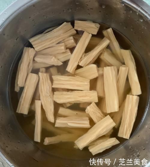 泡腐竹，别直接用清水泡！教你一招，分分钟泡发，柔软筋道，没硬芯
