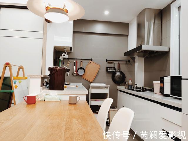 小户型|她买下42㎡单身公寓,一家三口住,客厅不放沙发,阳台当榻榻米