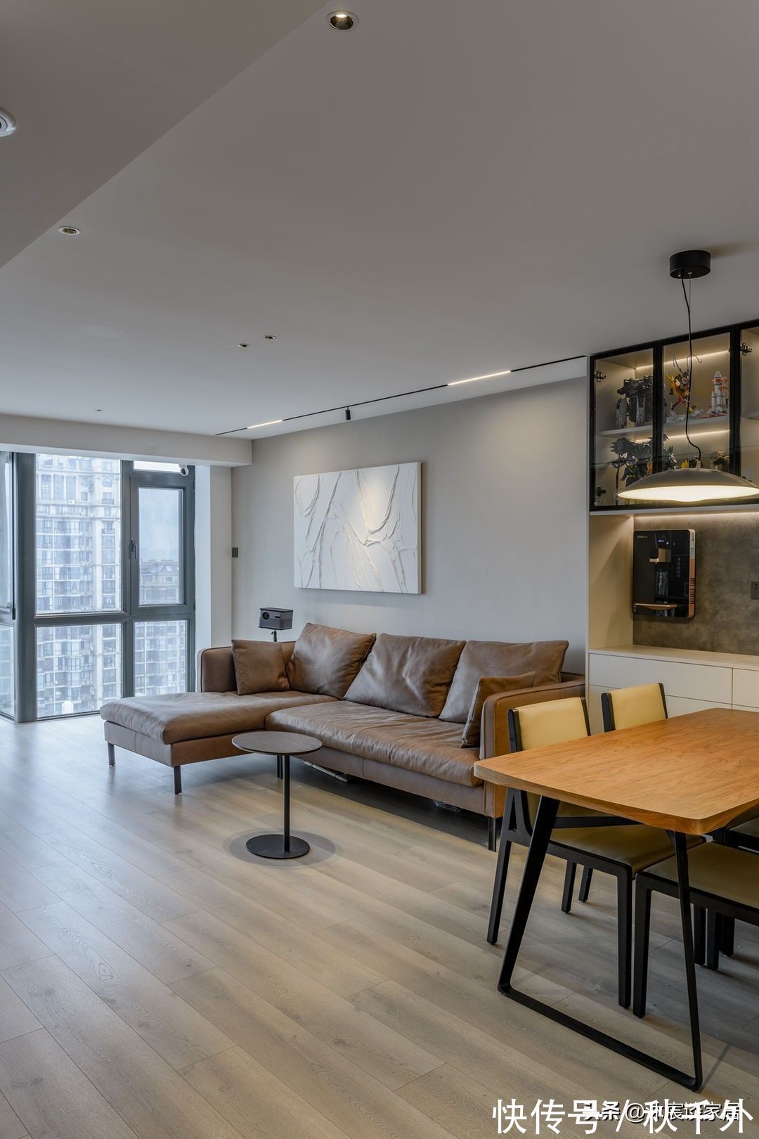 沐宸|越来越多年轻人选择客厅不装电视,还真别说,这样的家出彩又实用