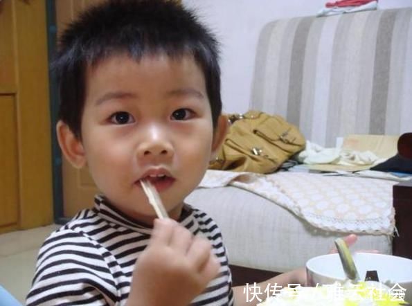 强脾|孩子出现3个异常,多半是被积食缠住了,医生:1招强脾清积食