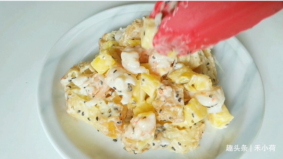 早餐剩根油条,晚餐花上几分钟用它做菜,网友看着有食欲