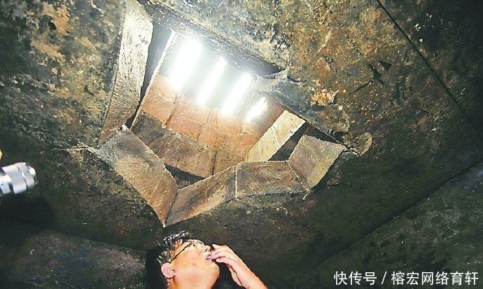 专家们#古庙下冒出一阵阵香气,考古队连忙勘察,专家:里面有皇太后陵墓